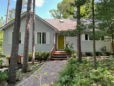 10360 PINETREE Drive, Lambton Shores, ON N0M 1T0