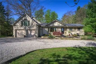 22493 TROOPS Road, Strathroy-Caradoc, ON N0L 1W0