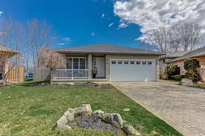 1018 SHELBORNE Place, London South, ON N5Z 5B9