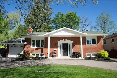 185 FRONT Street E, Strathroy-Caradoc, ON N7G 1Y8