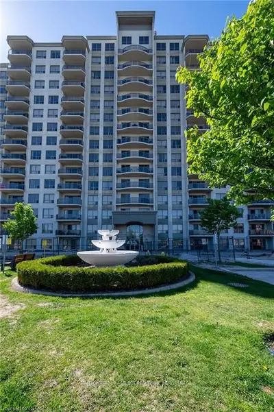 1030 CORONATION Drive 1202, London North, ON N6G 0G5