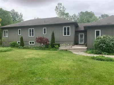 8375 GOOSEMARSH Line, Lambton Shores, ON N0M 1T0