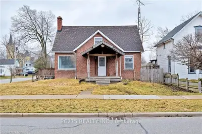 414 PRINCESS Street, Petrolia, ON N0N 1R0