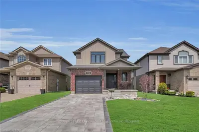 6820 VALLAS Circle, London South, ON N6P 0B5