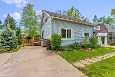 27 QUEEN Street E, Lambton Shores, ON N0N 1J0