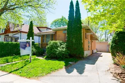 233 GRAND Avenue, London South, ON N6C 1M6
