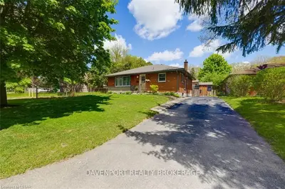 58 MANITOULIN Drive, London East, ON N5W 1M4
