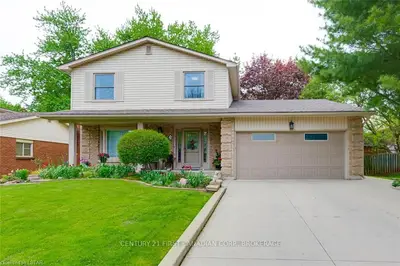 3 DUNSMOOR Road, London South, ON N6K 1T4