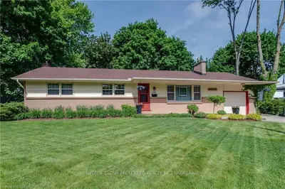 256 CARRIE Street, Strathroy-Caradoc, ON N7G 3C8