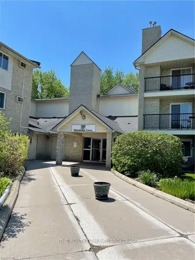 725 DEVERON Crescent 111, London South, ON N5Z 4X3