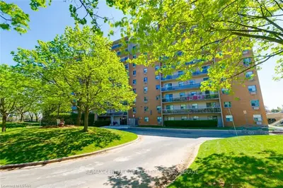 931 WONDERLAND Road 406, London South, ON N6K 2X6
