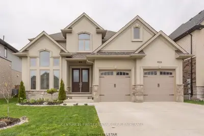 1026 GLENEAGLE Trail, London North, ON N6G 0K9