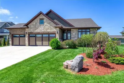 3997 VAN BREE Drive, Plympton-Wyoming, ON N0N 1J6