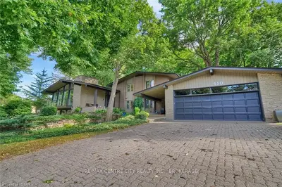 430 LAWSON Road, London North, ON N6G 1X8