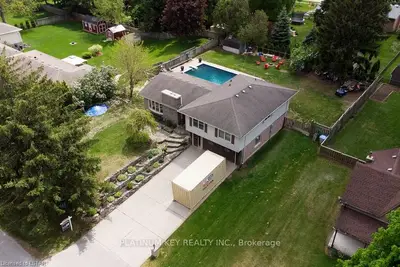 2293 WELLINGTON Street, Strathroy-Caradoc, ON N0L 1W0