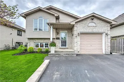 18 SUNRISE Crescent, London East, ON N5V 4W2