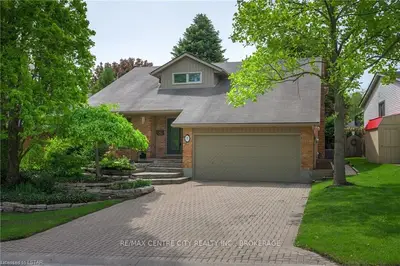 7 CHALET Crescent, London South, ON N6K 3C5