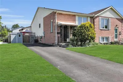 21 SALVIA Court, London South, ON N5Z 4T3
