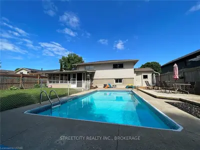1095 SALISBURY Street, Sarnia, ON N7S 3V6