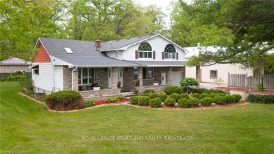 10025 WALKER Road, Lambton Shores, ON N0M 1T0