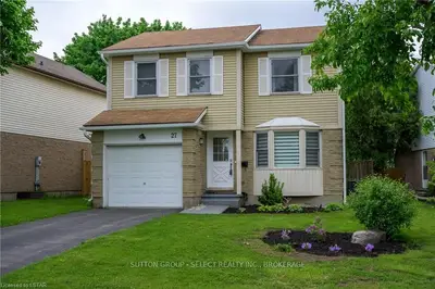 27 ROUNDHILL Court, London South, ON N5Z 4N3