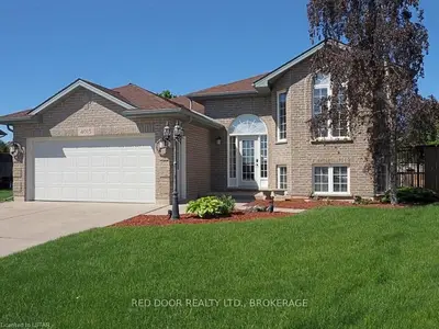 4015 GOLDEN GATE Circle, Petrolia, ON N0N 1R0