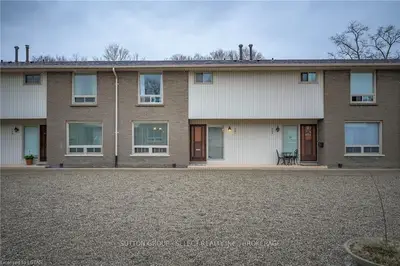 781 BERKSHIRE Drive, London South, ON N6J 3S5