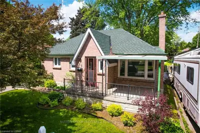 123 FAIRMONT Avenue, London East, ON N5W 1L8