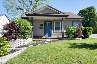 699 Elizabeth Street, Woodstock, On N4s 5b8