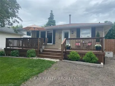 4030 CARDINAL Crescent, Petrolia, ON N0N 1R0