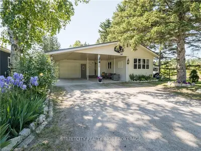 9385 IPPERWASH Road, Lambton Shores, ON N0N 1J3