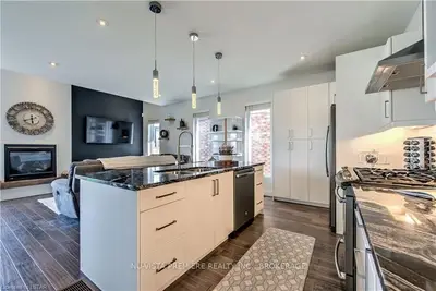 598 FREEPORT Street, London North, ON N6G 0R2
