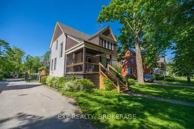 4054 PETROLIA Line, Petrolia, ON N0N 1R0