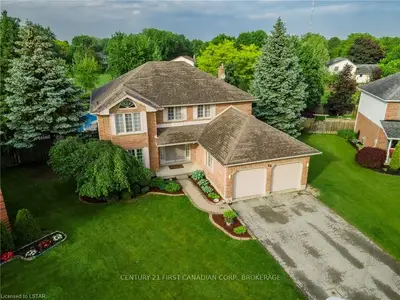 26 GARDEN Walk, London South, ON N6J 4W9