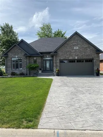 29 ABBEY Lane, South Huron, ON N0M 1S1