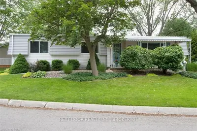 251 PEBBLE BEACH Parkway, South Huron, ON N0M 1T0