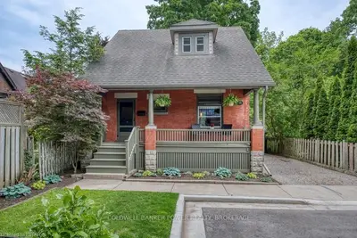 19 MACKINNON Place, London South, ON N6C 3K5