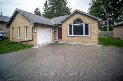 3 PANNELL Lane, Strathroy-Caradoc, ON N7G 2C5