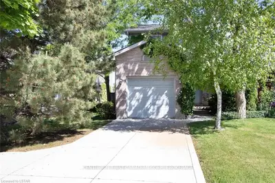 8 MCMANUS Place, London East, ON N5V 4X2
