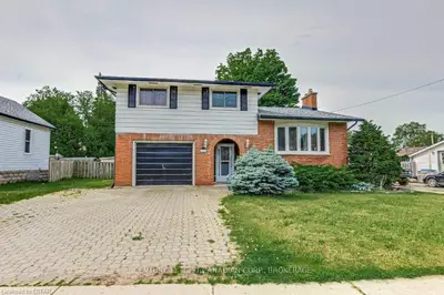 6235 TOWNSEND Line, Lambton Shores, ON N0N 1J0