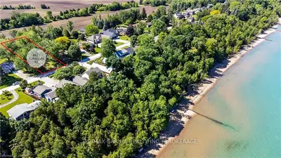 4671 LAKESIDE Street, Plympton-Wyoming, ON N0N 1J6