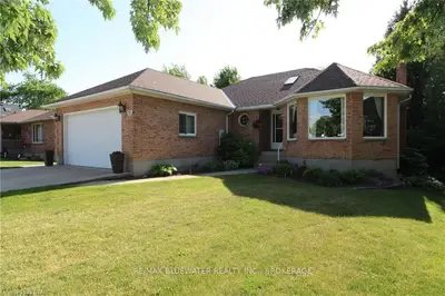 12 ARGYLE Street, Lambton Shores, ON N0N 1J0