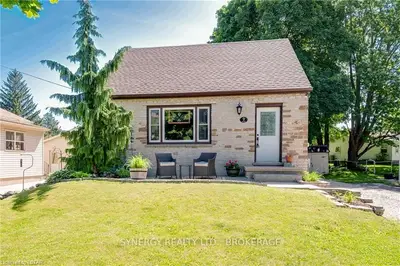 9 ALBERT Street, Lambton Shores, ON N0N 1J0