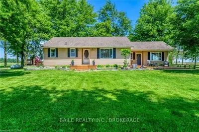 4760 LITTLE IRELAND Road, Brooke-Alvinston, ON N0M 2S0