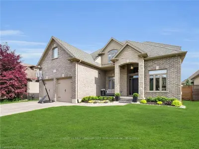 1568 LOGANS Way, London South, ON N6K 0E4
