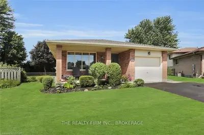 1204 DELPHI Place, London East, ON N5Y 5B6