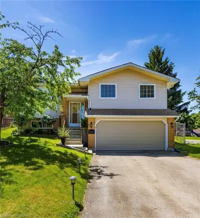 47 CLEVELAND Place, London South, ON N5Z 4T5