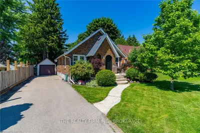 84 ELWORTHY Avenue, London South, ON N6C 2M4