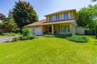 6 WHISPERWOOD Crescent, London South, ON N6K 3Z4