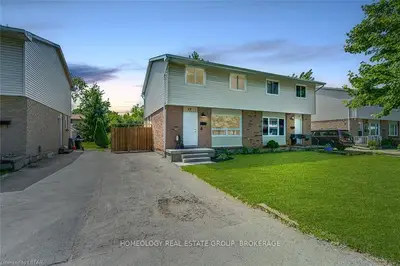 17 AUGUSTA Crescent, London South, ON N6E 2C9